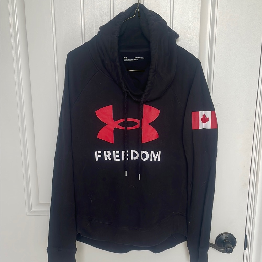 NWOT Under Armour Black Sweatshirt with Red Freedom Logo XS Woman’s NWOT hoodie